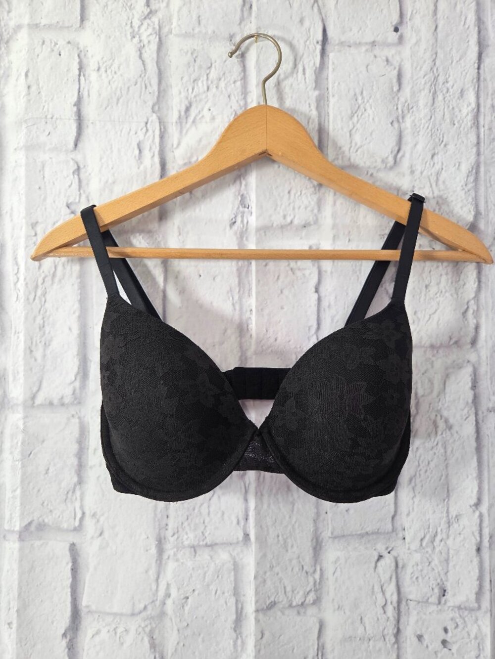 PINK Victoria's Secret 32DD Black Floral Lace Padded Underwire Bra